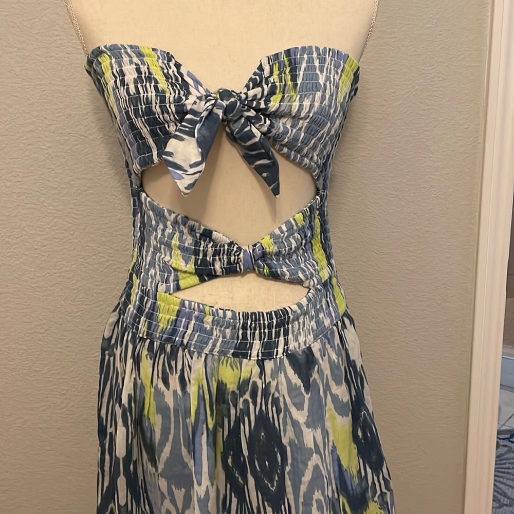 Cute summery strapless dress by Anthro. It’s reversible!